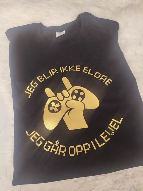 Hovedbilde Jeg blir ikke eldre , jeg går ...